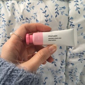 Glossier Cloud Paint in Puff